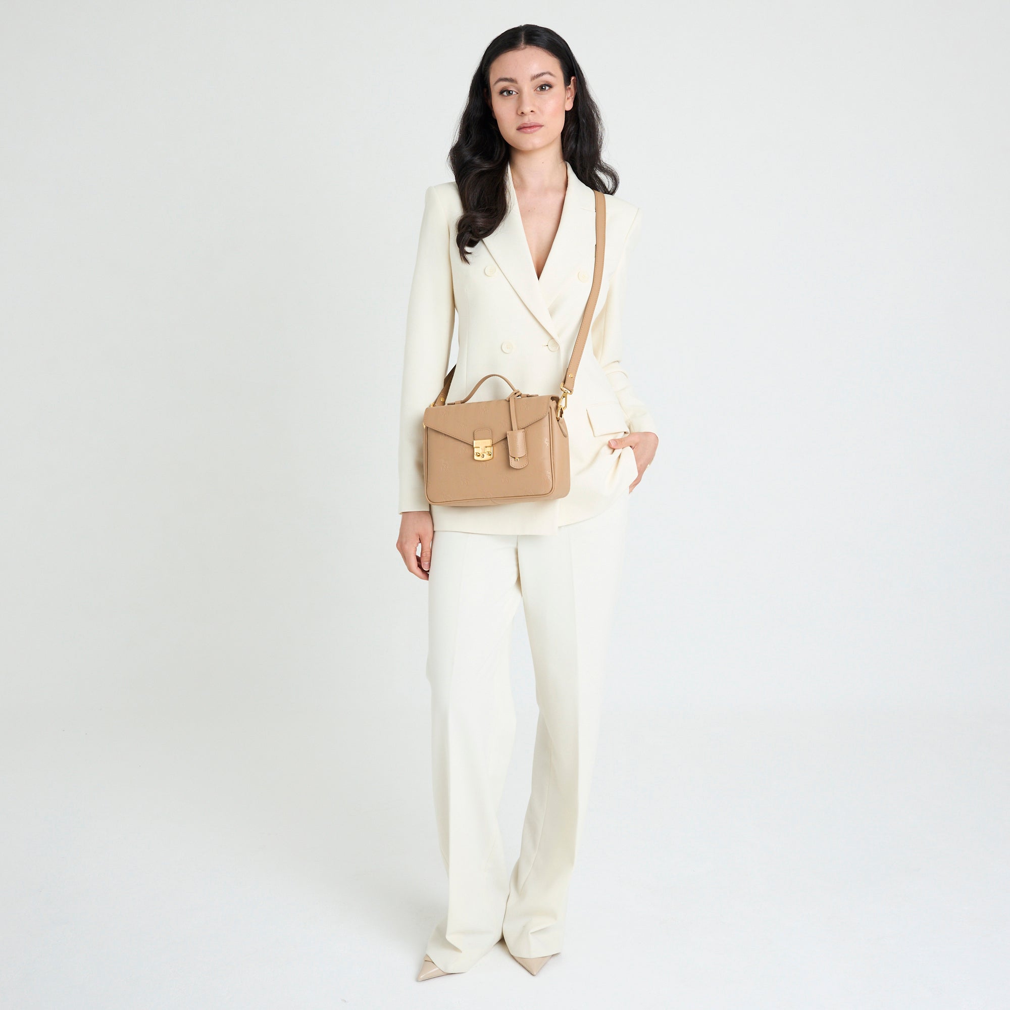 MARLY | Umhängetasche cappuccino beige/gold - full body
