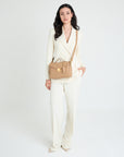 MARLY | Umhängetasche cappuccino beige/gold - full body