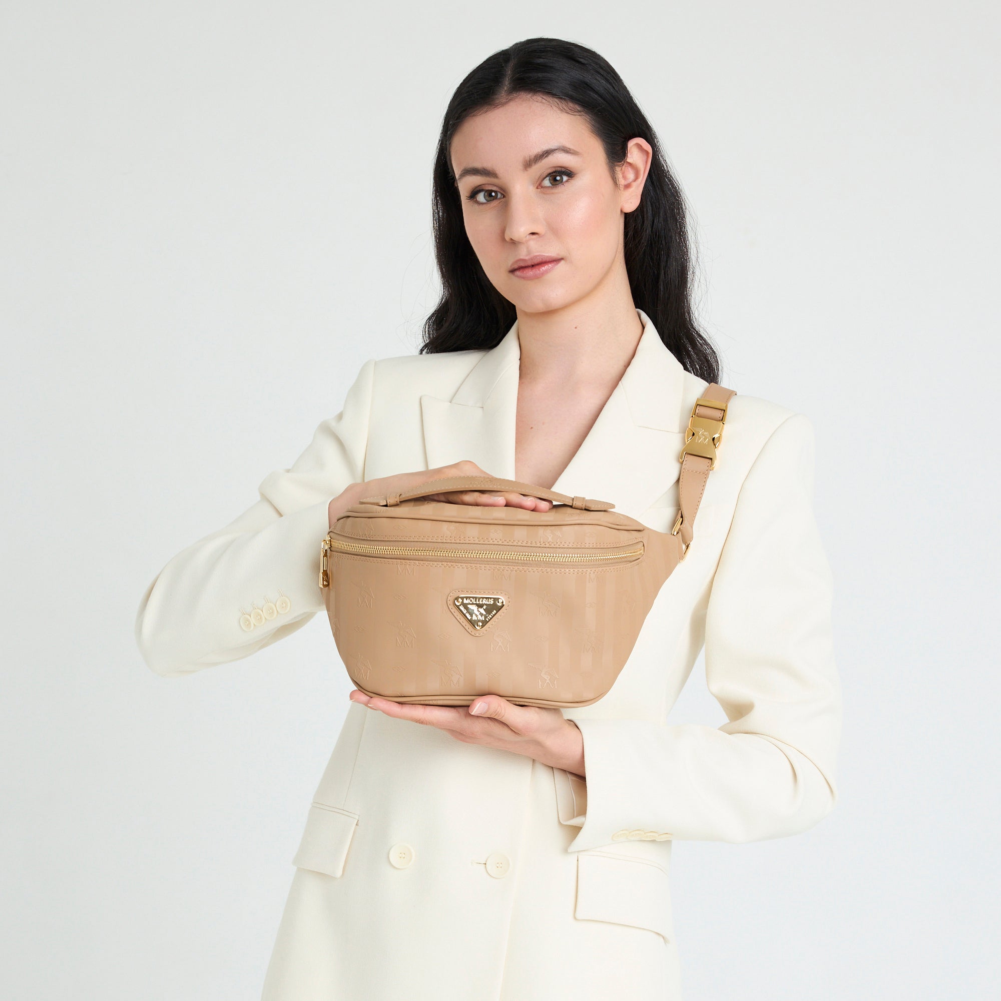 BRIENZ | Gürteltasche cappuccino beige/gold - on body