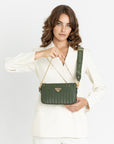 ZELL | Umhängetasche olive grün/gold - on body