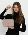 GOLDACH | Umhängetasche soft rosé/gold - on body