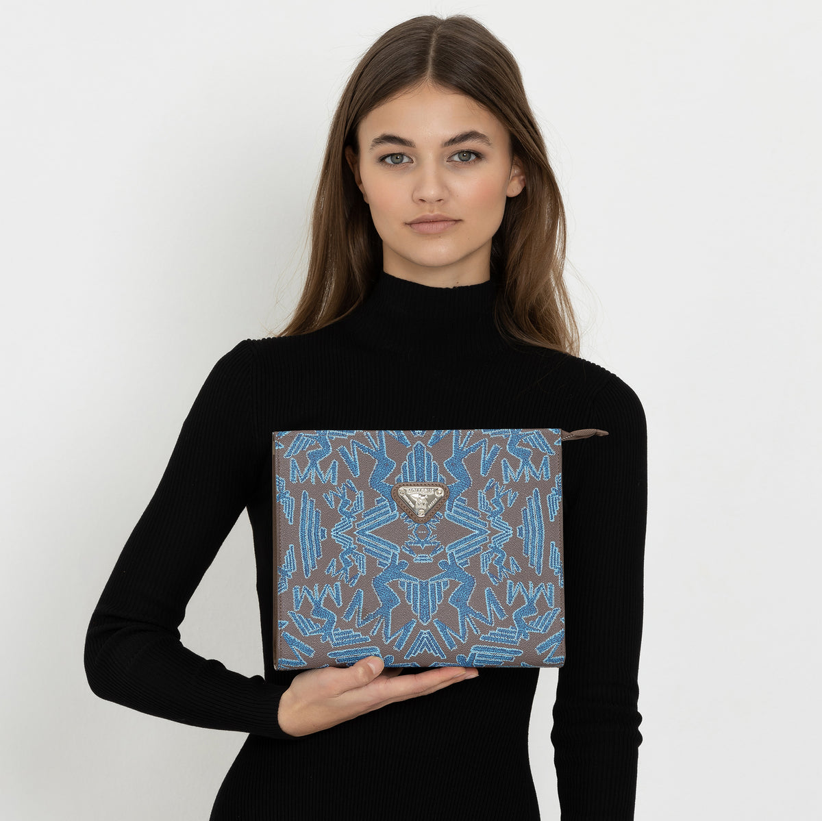 REUTE | Necessaire MAZE braun blau/silber - on body