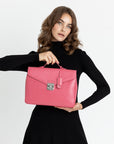 AVRY | Umhängetasche fun fuchsia/silber - on body