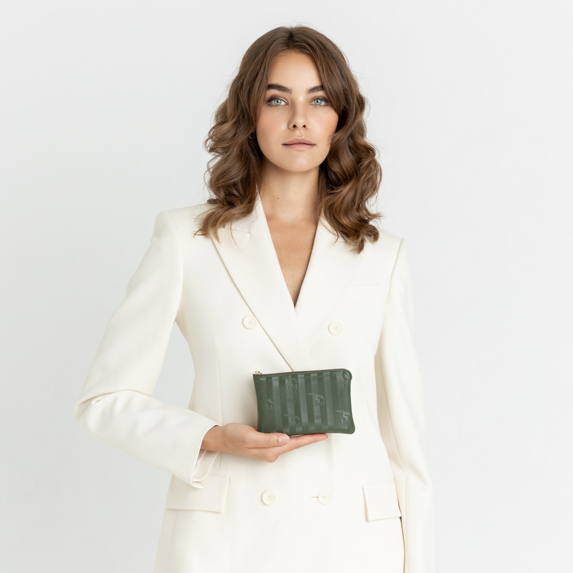 ALBIS | Schlüsseletui olive grün/gold - on body