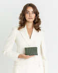 ALBIS | Schlüsseletui olive grün/gold - on body