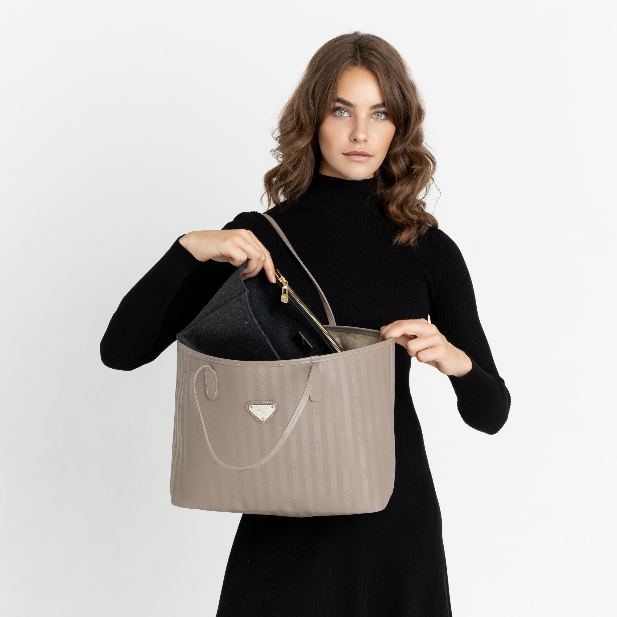 KLOPPINGEN | Necessaire classic schwarz/gold - on body