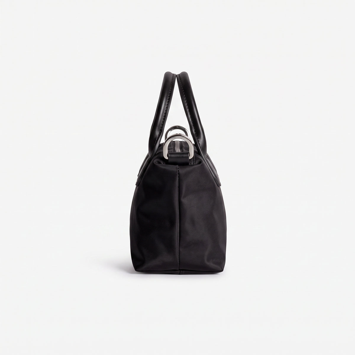 VALS | Umhängetasche Nylon classic schwarz/silber - von der Seite