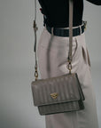 URSY | Sac bandoulière taupe/doré