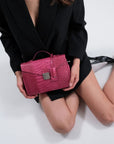 MARLY | Umhängetasche Croco blush pink/silber - on body