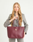 BERN | Shopper Kabsleder antik rot/gold - on body
