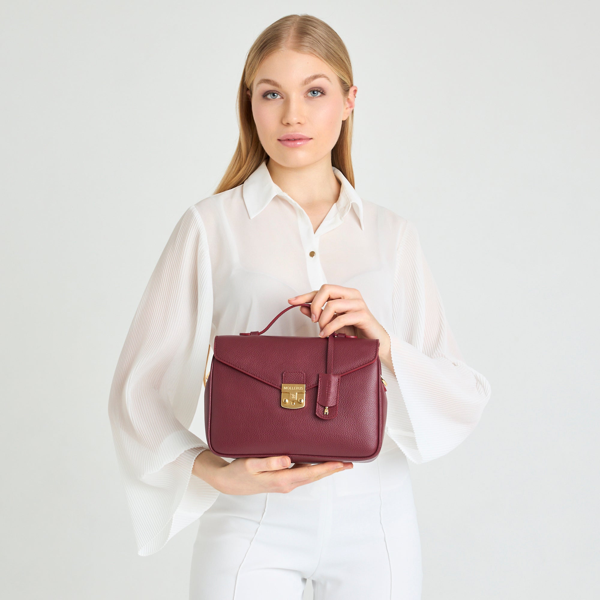 MARLY | Umhängetasche Kalbsleder antik rot/gold - on body