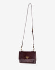 URSY | Umhängetasche Croco burgundy braun/gold – hängend