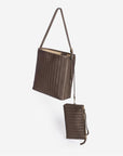 BANNWIL | Beuteltasche fango braun/gold - von hinten hängend