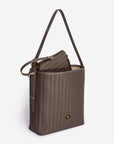 BANNWIL | Beuteltasche fango braun/gold - seitlich