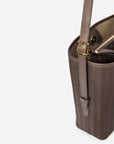 BANNWIL | Beuteltasche fango braun/gold - detail