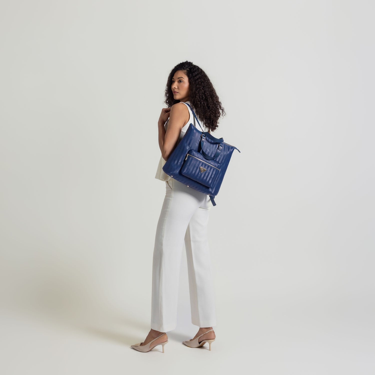 MANNO | Rucksack deep blau/silber - on body