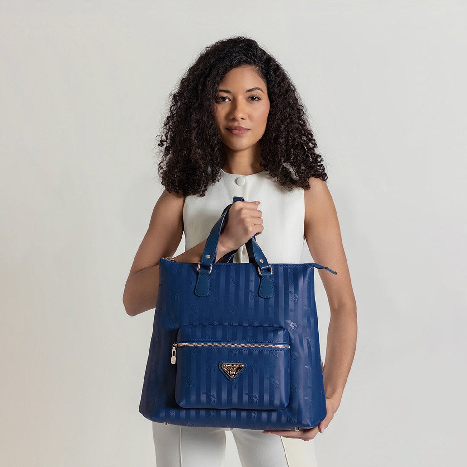 MANNO | Rucksack deep blau/silber - on body