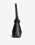 GSTAAD | Schultertasche Wildleder classic schwarz/gold - seitlich