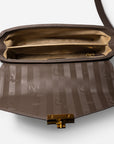 MEYRIN | Umhängetasche fango braun/gold - von innen 