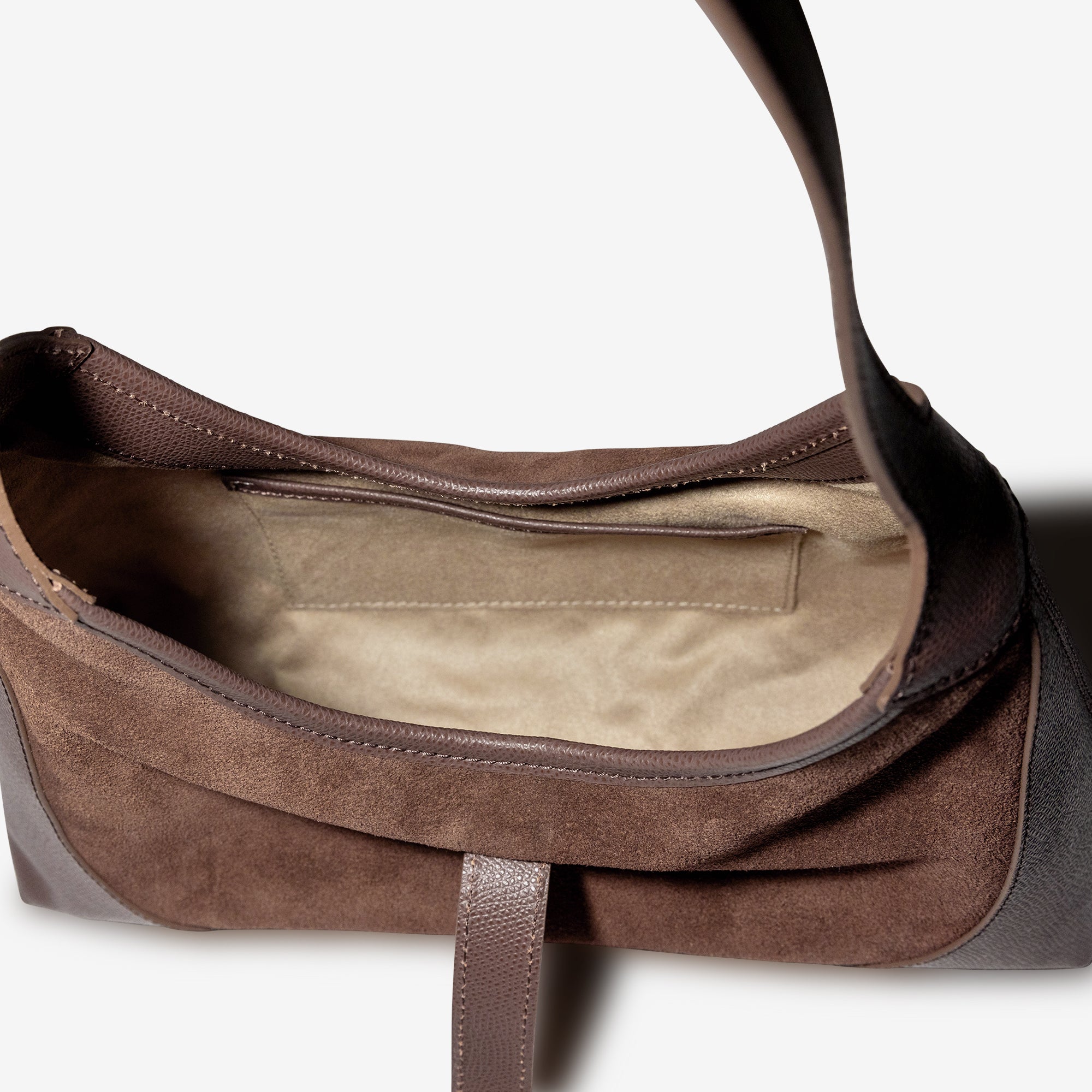 GSTAAD | Schultertasche Wildleder braun/gold - innen