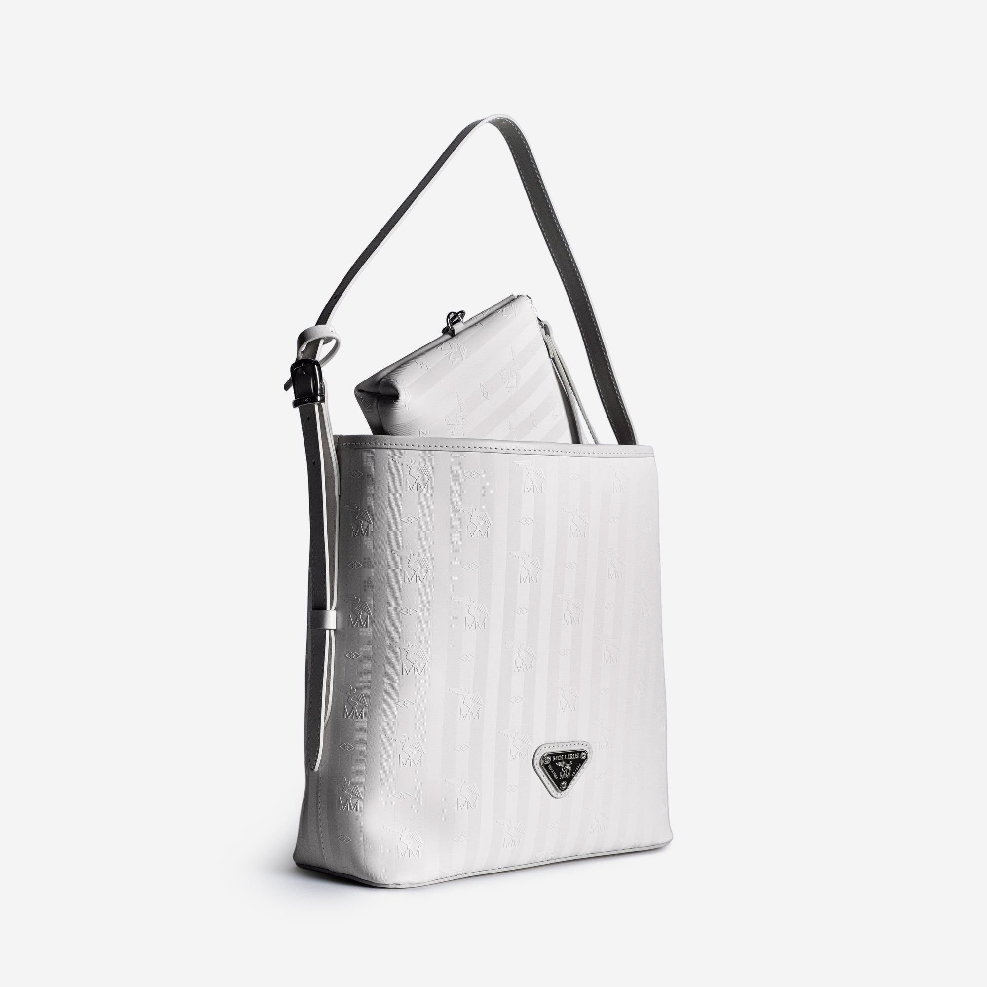 BANNWIL | Beuteltasche snow weiss/silber - leicht seitlich mit Tasche