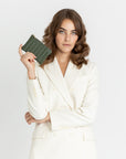 ALBIS | Schlüsseletui olive grün/gold - on body 1