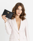 BASODINO | Necessaire classic schwarz/gold - on body 1