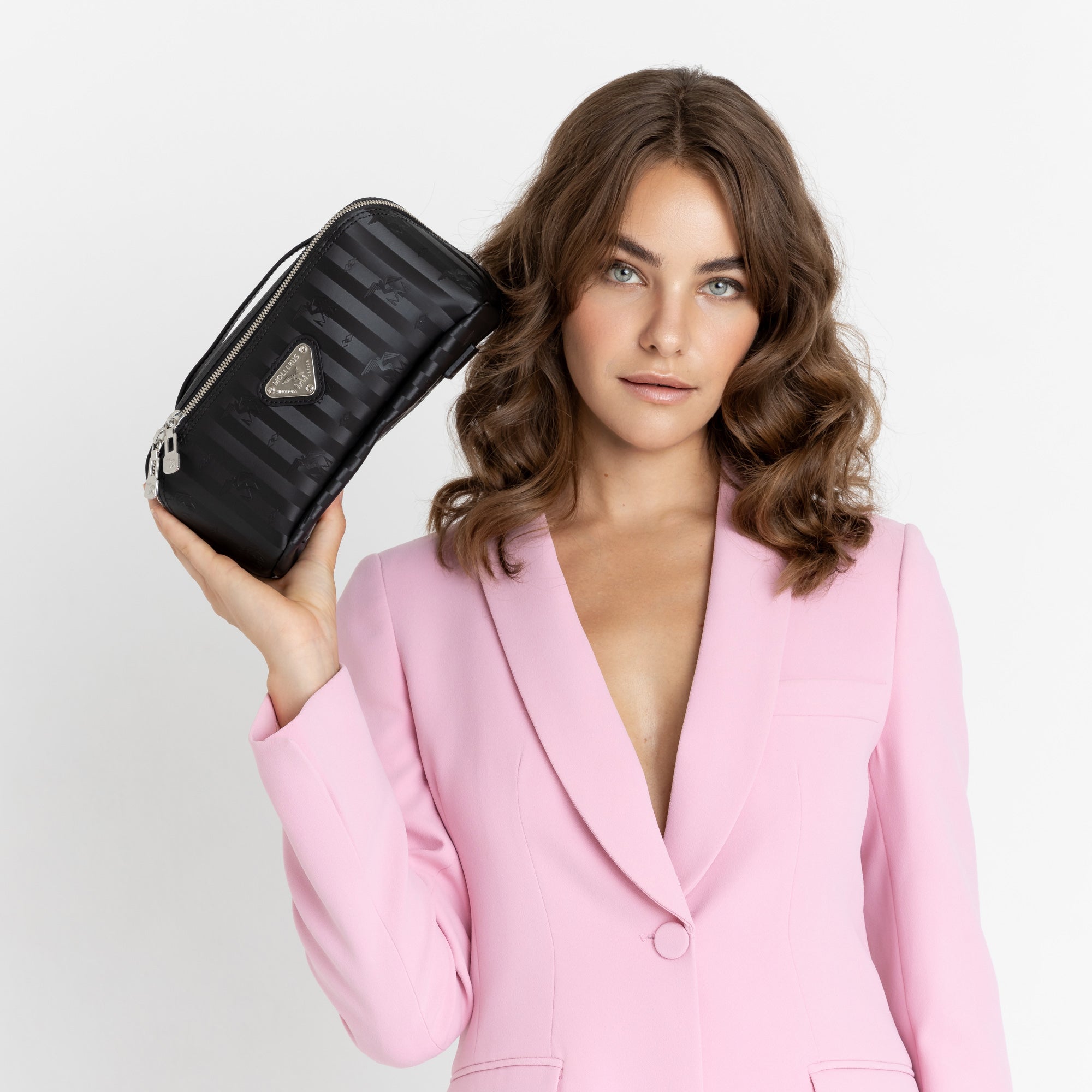 SERVAZ | Necessaire classic schwarz/silber - on body 1