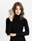 GY | Kreditkartenetui taupe grau/silber - fullbody