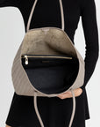 KLOPPINGEN | Necessaire classic schwarz/gold - on body 1