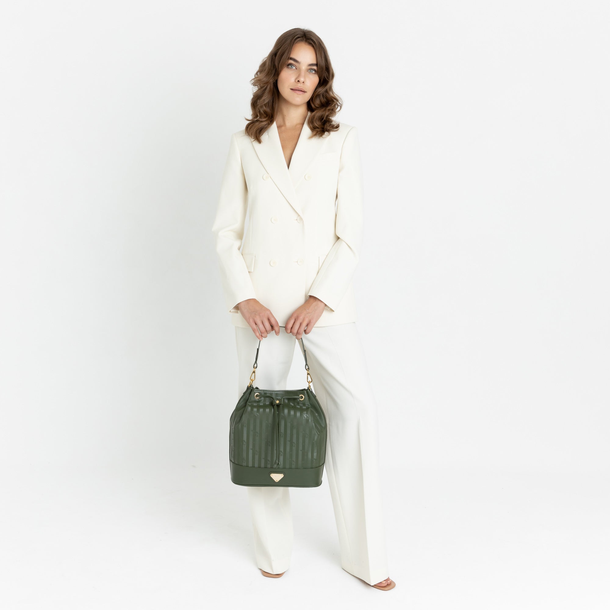 NIESEN | Beuteltasche olive grün/gold - on body 1