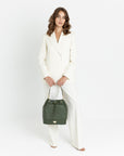 NIESEN | Beuteltasche olive grün/gold - on body 1
