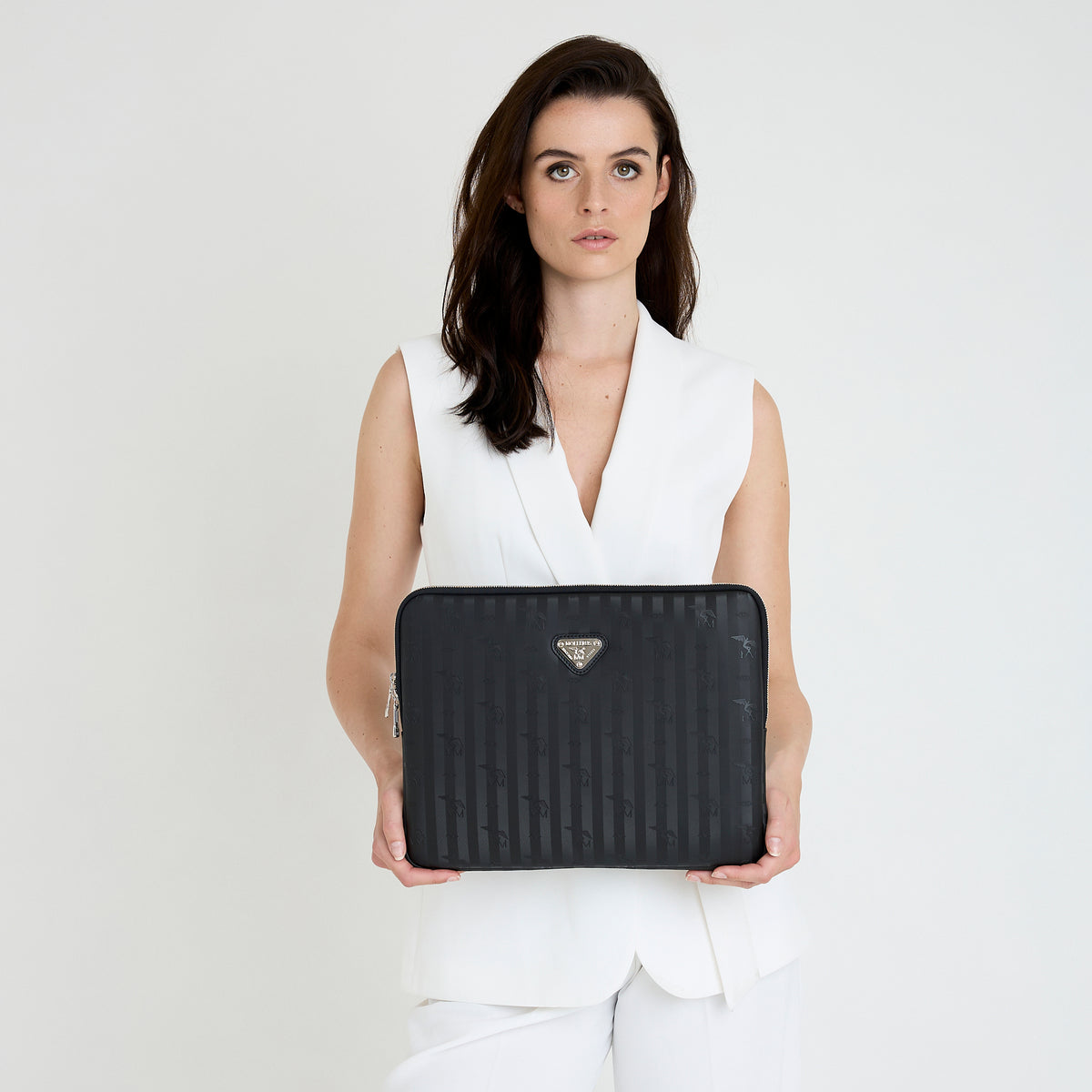 ROETI | Laptoptasche classic schwarz/silber - ON BODY