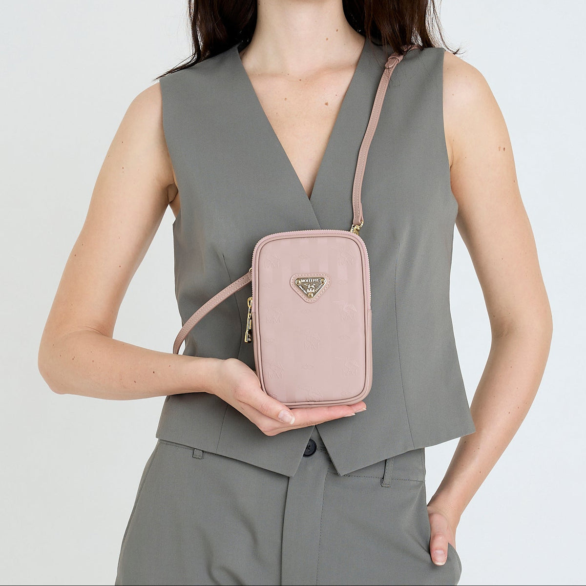 WILDHORN | Handyportemonnaie soft rosé/gold – getragen