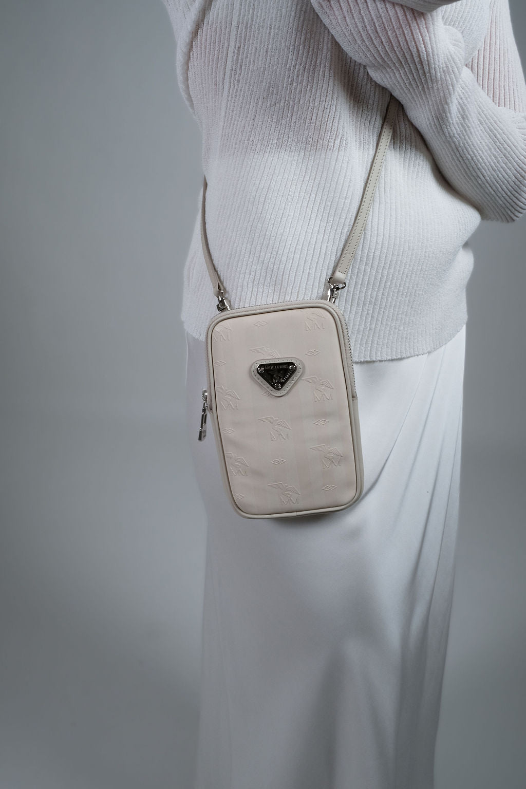 WILDHORN | Handyportemonnaie pearl weiss/silber - frontal