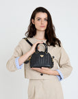OETWIL | Handtasche classic schwarz/gold - ON BODY
