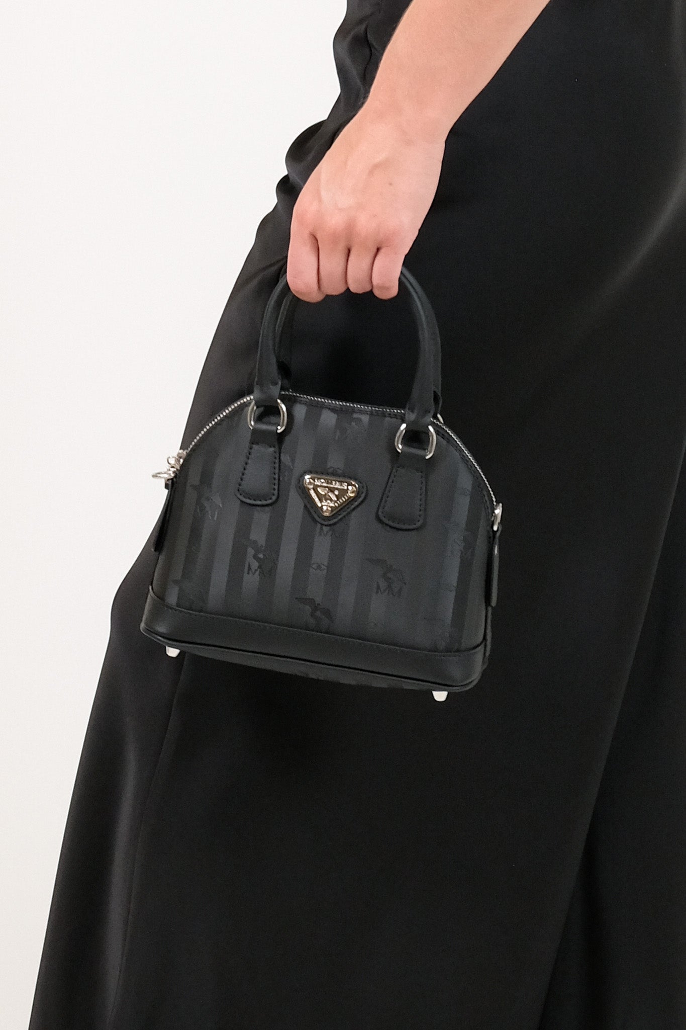 OETWIL | Handtasche classic schwarz/silber - frontal