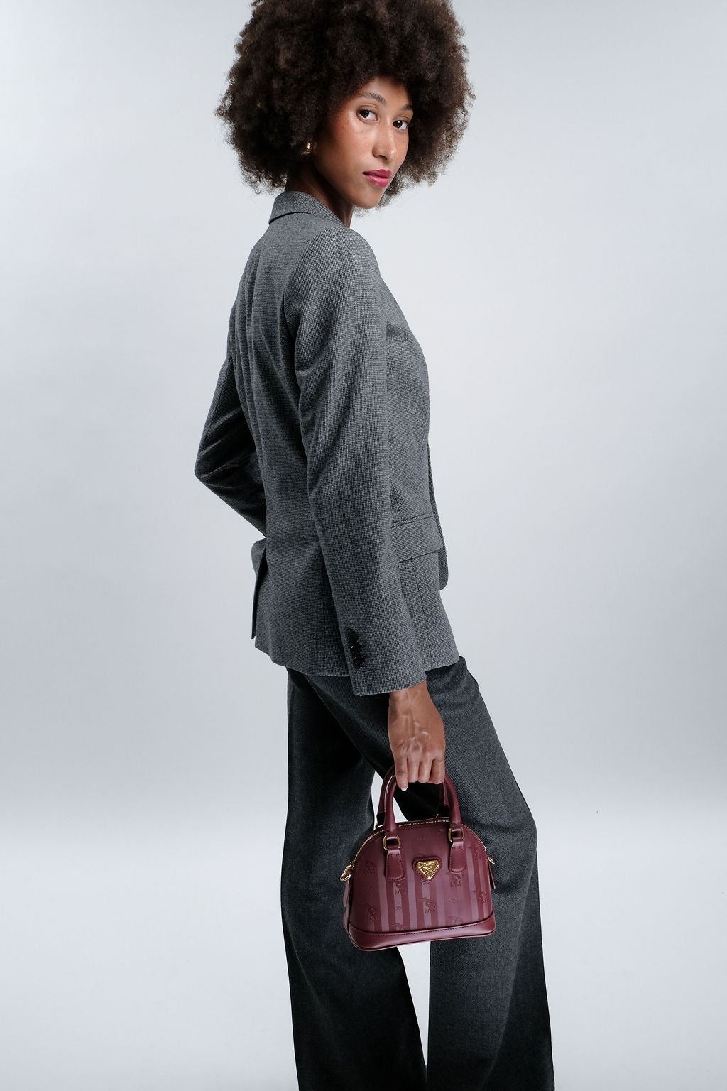 OETWIL | Handtasche antique rot/gold - ON BODY