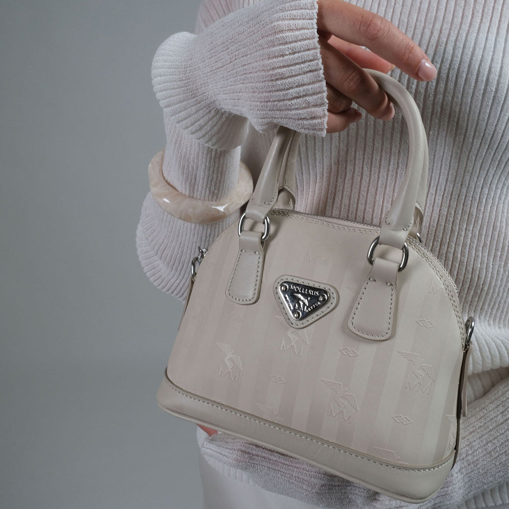 OETWIL | Handtasche pearl weiss/silber - on body
