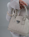 OETWIL | Handtasche pearl weiss/silber - on body