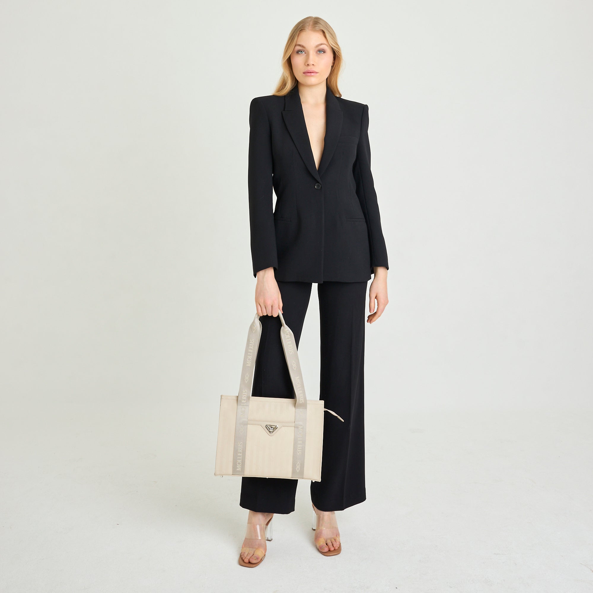 BERLIN | Schultertasche pearl weiss/silber  - full body