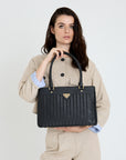 SULZ | Handtasche classic schwarz/gold - ON BODY