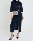 TAMINS | Umhängetasche taupe grau/gold - FULL BODY