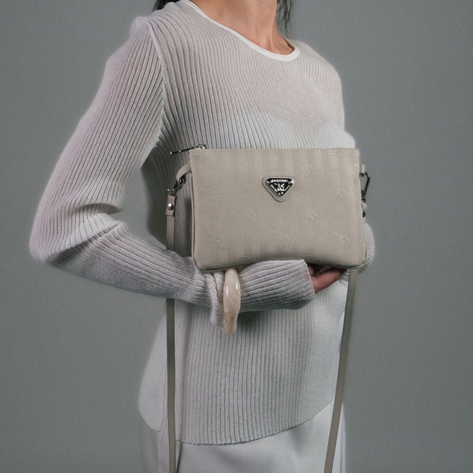 TAMINS | Umhängetasche pearl weiss/silber - On body