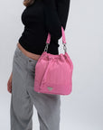 SION | Beuteltasche Mollerus bubble pink/silber - ON BODY