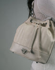 SION | Beuteltasche pearl weiss/silber - on body