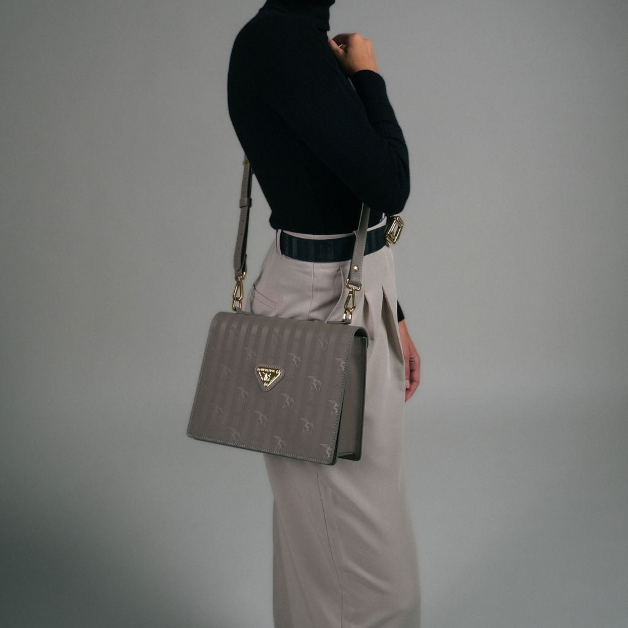 WIL | Umhängetasche taupe grau/gold - on body
