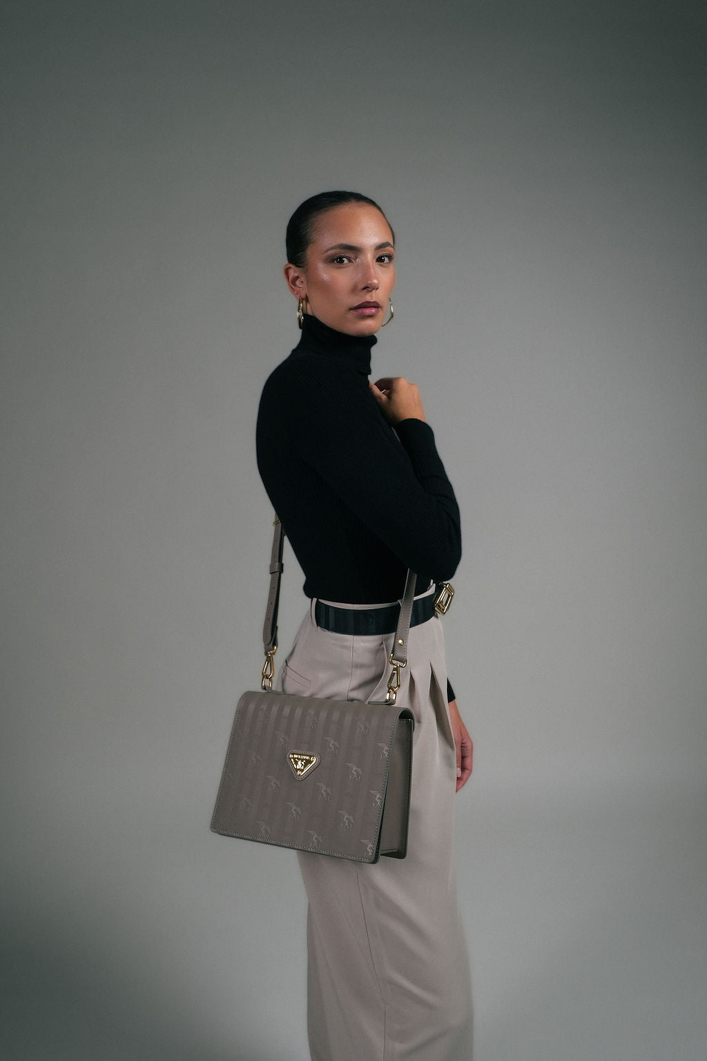 WIL | Umhängetasche taupe grau/gold - frontal