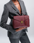 MARLY | Umhängetasche antique rot/gold - ON BODY