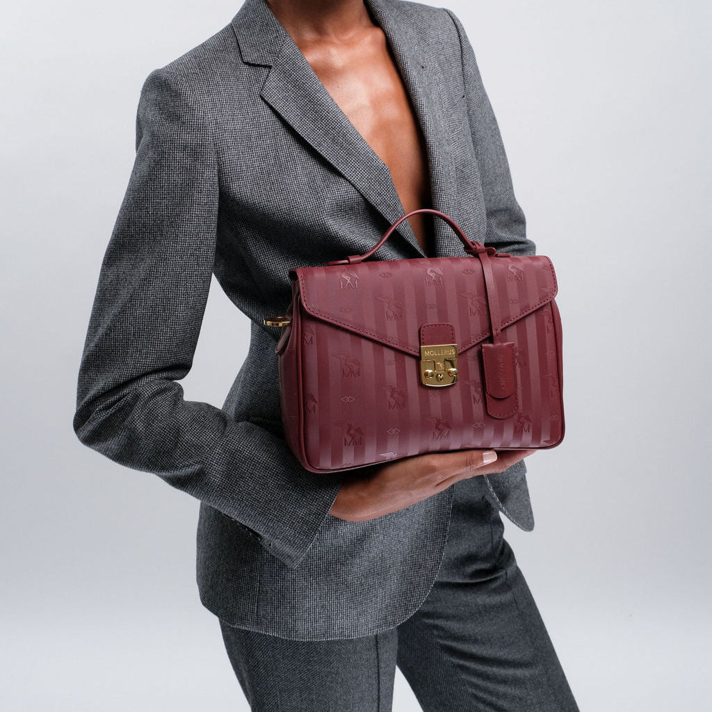 MARLY | Umhängetasche antique rot/gold - ON BODY